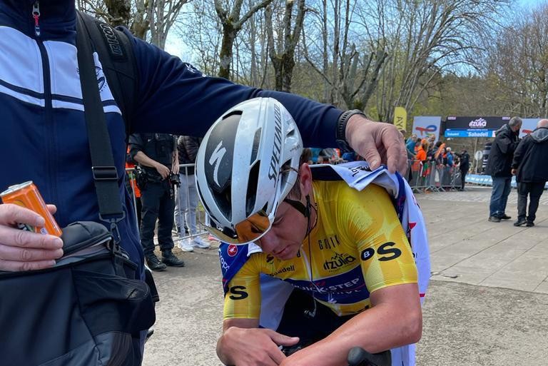 Remco Evenepoel Strijdend Ten Onder In Knotsgekke Slotetappe In Ronde