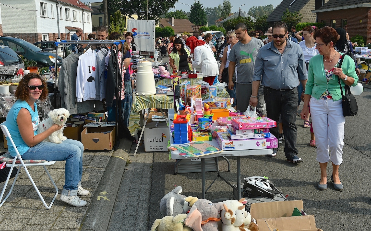 Rommelmarkt Lokt Duizenden Bezoekers Naar Heffen (Mechelen) - Gazet Van ...