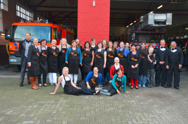Foto Vrouwen Brandweermannen Blussen Het Vuur Sint Gillis Waas Gazet Van Antwerpen Mobile