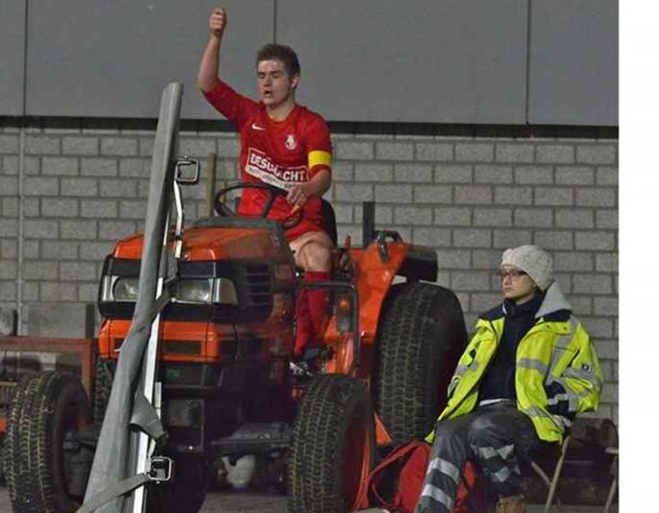 Vosselaarse ‘boer’ geeft Beerschot-fans lik op stuk