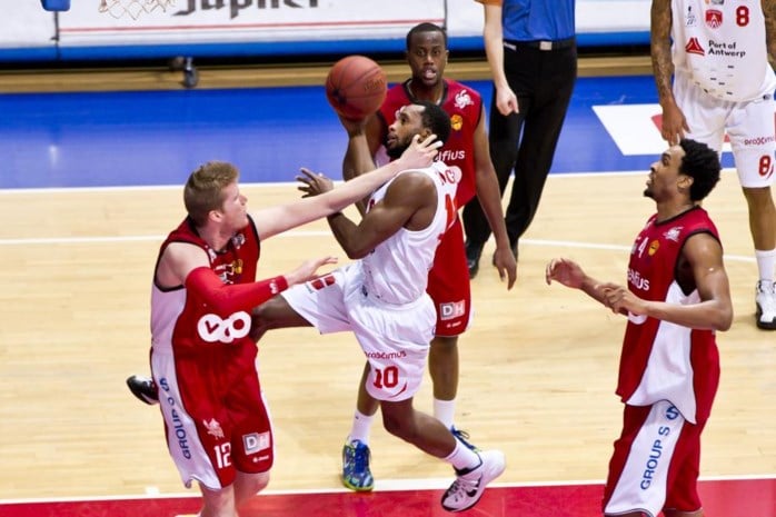 SCOOORE! LEAGUE. Luik verrast Antwerp Giants