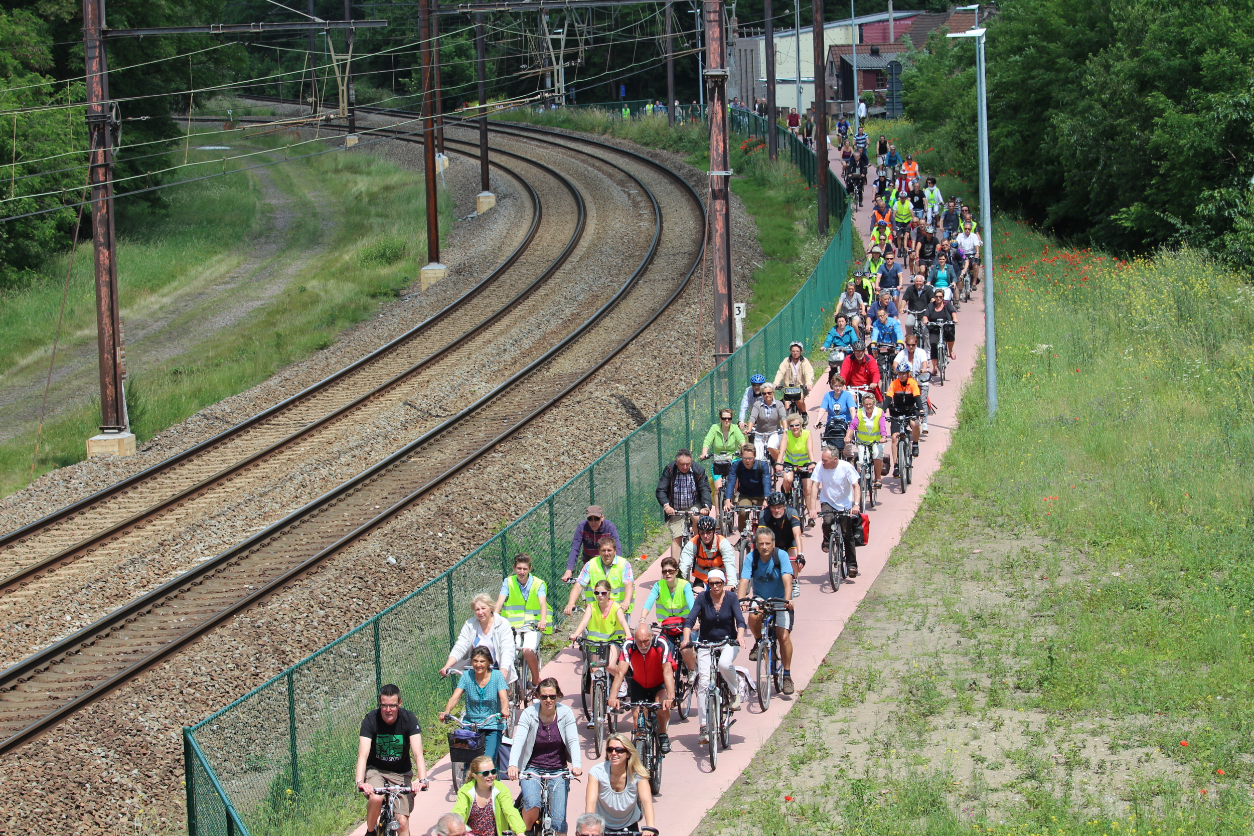 Ruim 750 mensen nemen fietsostrade feestelijk in gebruik ...