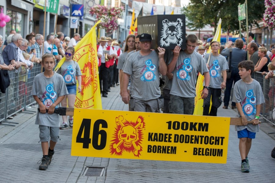 IN BEELD. Sfeer en concentratie aan start van Dodentocht (Bornem