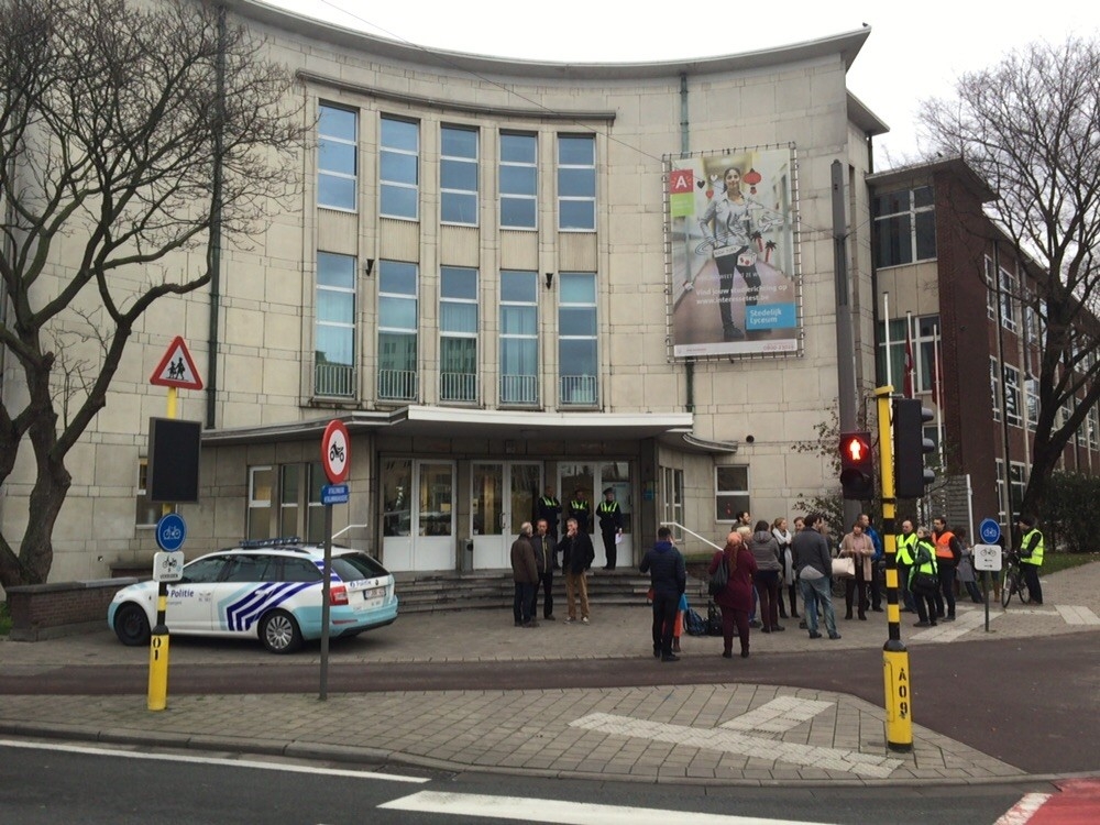 Bommelding Bij Drie Antwerpse Scholen, Waakzaamheid Aan Antwerpen ...