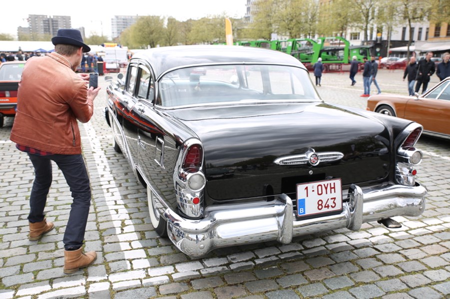 IN BEELD. Antwerp Classic Car Event ontvangt Tour Amical (Antwerpen