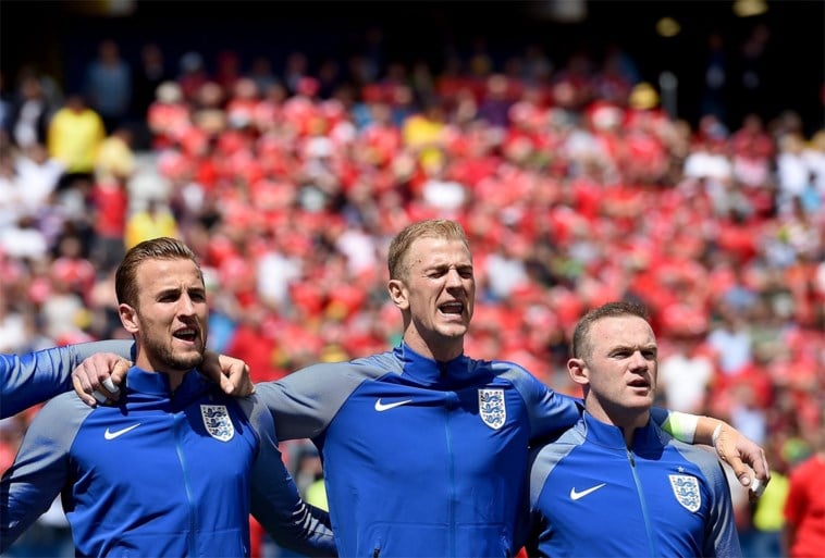 Sturridge trapt Engeland in extremis voorbij Wales