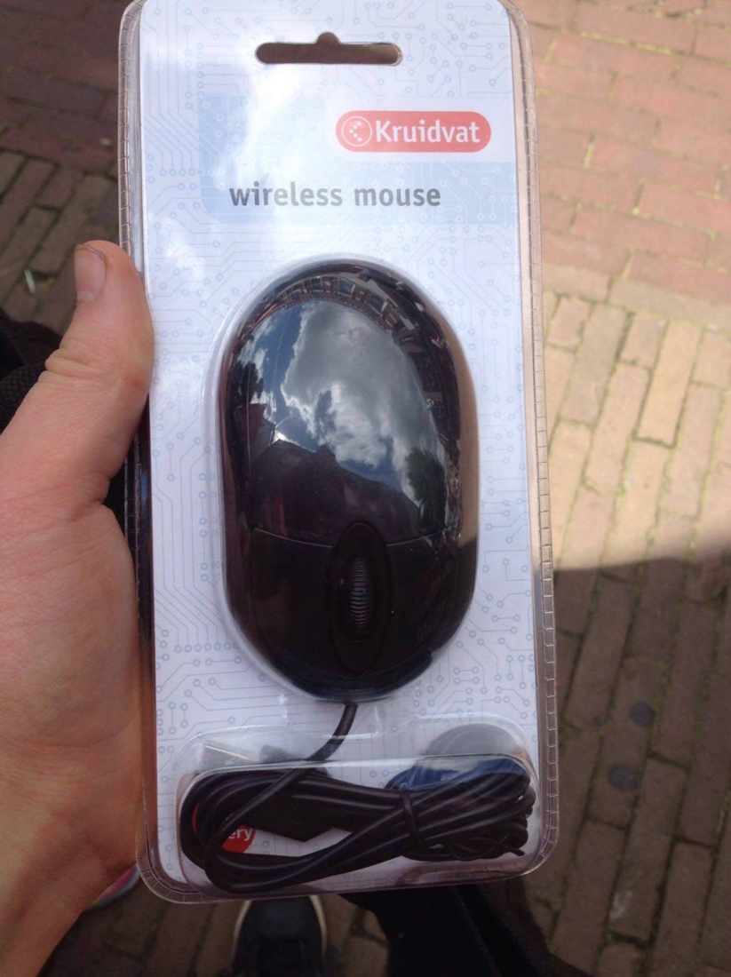 Jonge dame wrijving duizend Kruidvat-klanten kopen draadloze muis... met kabel | Gazet van Antwerpen  Mobile