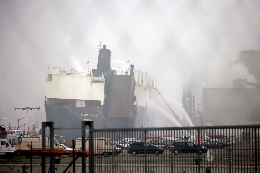 Brand op schip in Zesde Havendok onder controle, schade ...