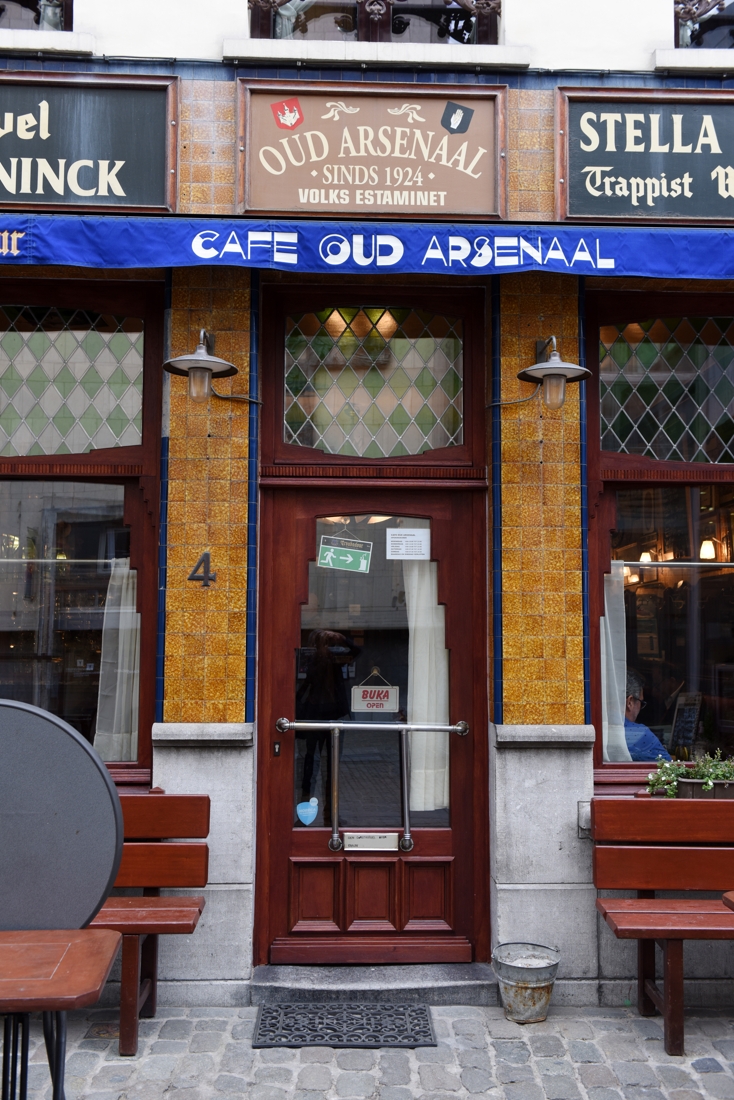 Op Kroegentocht Dit Zijn De Echte Bruine Cafes Van T Stad Gazet Van Antwerpen Mobile