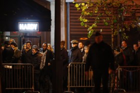Emotioneel moment jaar na bloedbad: stilte en dan heropent Sting de Bataclan