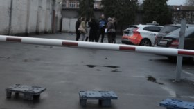 Bakker dumpt bewusteloze werknemers op straat en laat ze voor dood achter