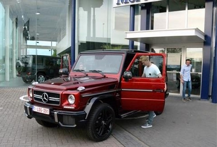 Kevin De Bruyne verkoopt zijn knalrode terreinwagen voor héél veel geld