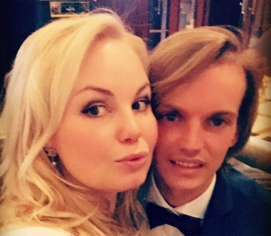 Lesley-Ann Poppe (37) en Kevin (27) getrouwd in Antwerps stadhuis ...