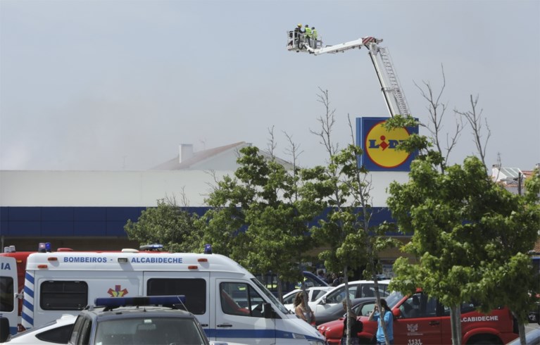 Vliegtuig stort neer op parking van Lidl in Portugal: vijf doden