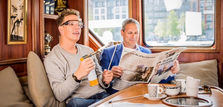 Kijk binnen op de boot van Gert Verhulst: “Inclusief een late night bar, hé!”