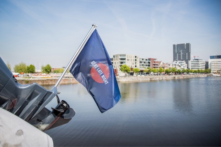 Kijk binnen op de boot van Gert Verhulst: “Inclusief een late night bar, hé!”