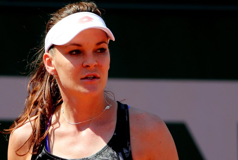 Van Uytvanck kan op Roland Garros niet stunten tegen nummer 10 van de wereld, Mertens is al uitgedubbeld