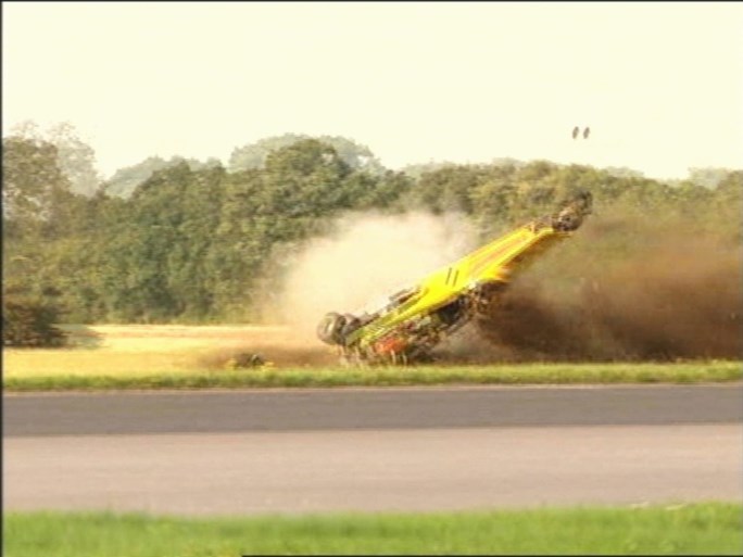 Ex-Top Gear-ster crasht met peperdure ‘supercar’ en wordt per helikopter naar het ziekenhuis gevoerd