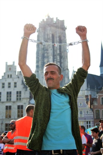 Duizendtal Marokkaanse Mechelaars op betoging Grote Markt