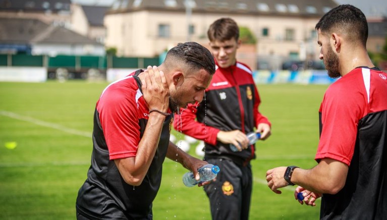 KV Mechelen werkt eerste training met negentien spelers af, twee transfers in pijplijn