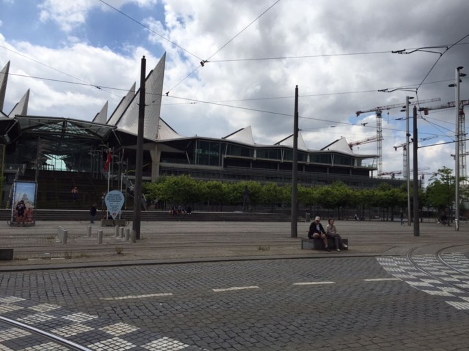 Enthousiaste Antwerpenaars ontvangen BK, overrompeling blijft uit