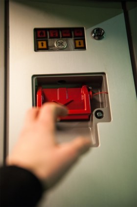 Treinreizigers trekken minder aan de noodrem