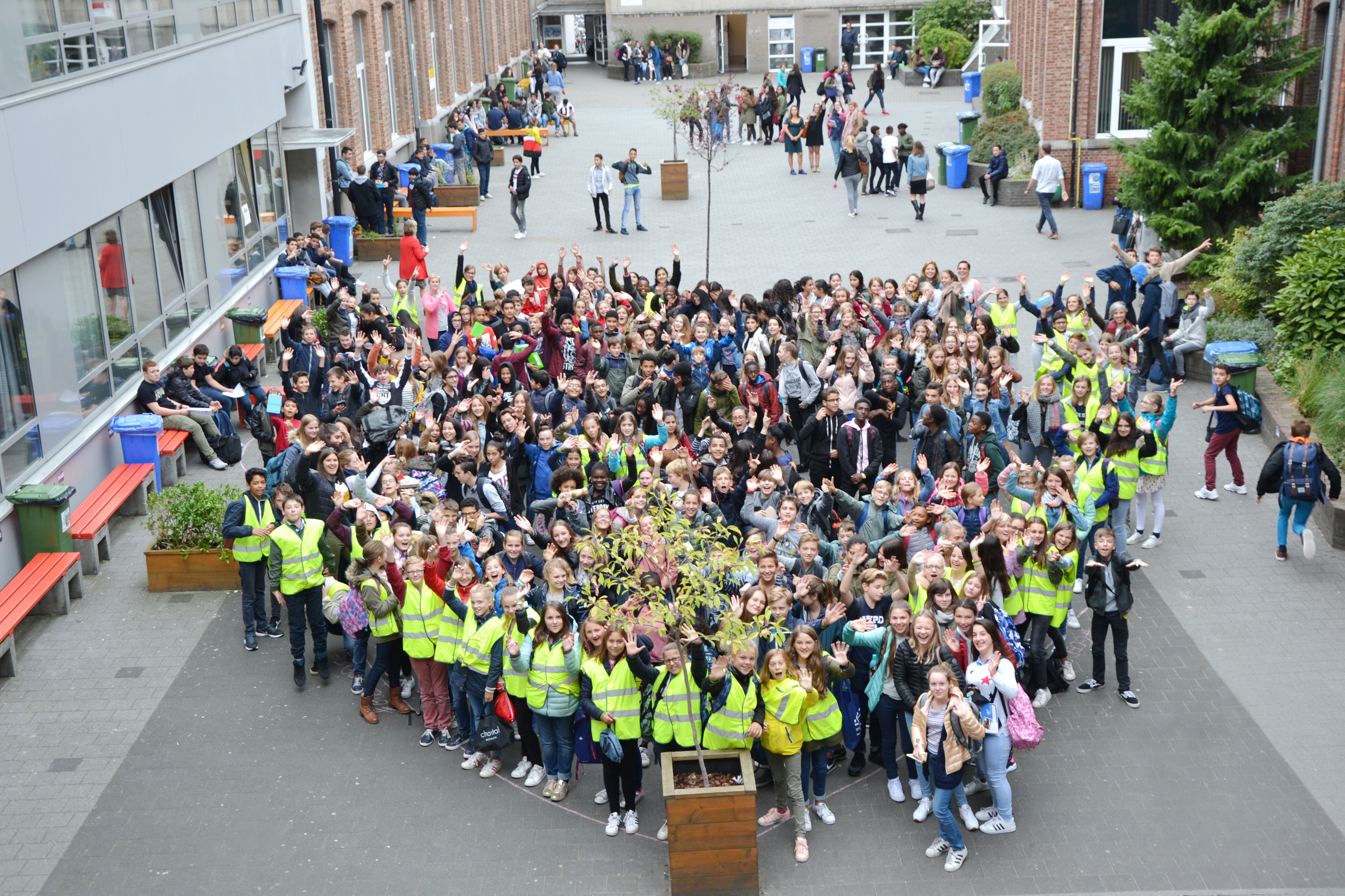 Ursulinen Mechelen En Sympathisanten Lopen Voor Verongelukte ...