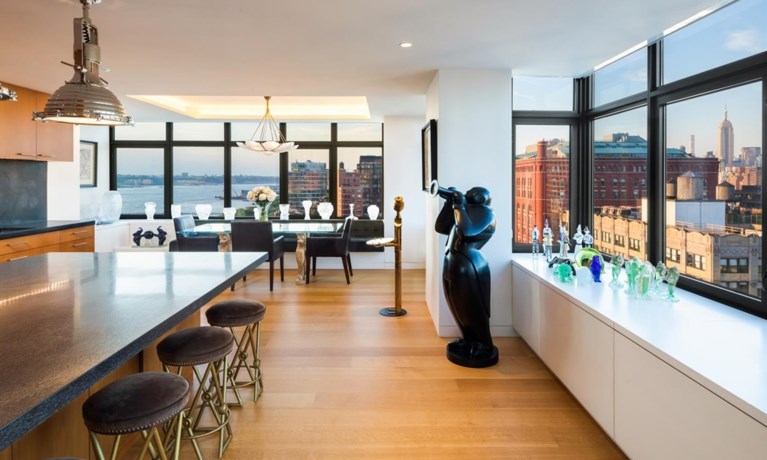 Binnenkijken in het penthouse van de steenrijke Olsen Twins