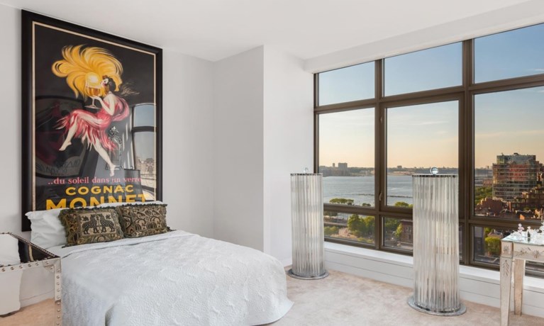 Binnenkijken in het penthouse van de steenrijke Olsen Twins