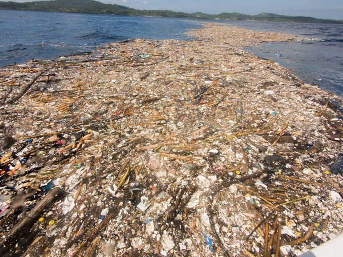 Schokkende foto’s tonen zee van plastic in tropisch paradijs: “Dit moet stoppen”