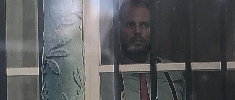 Kabinet staatssecretaris Francken opnieuw vrijgegeven na antraxalarm door enveloppe met verdacht wit poeder en kogel