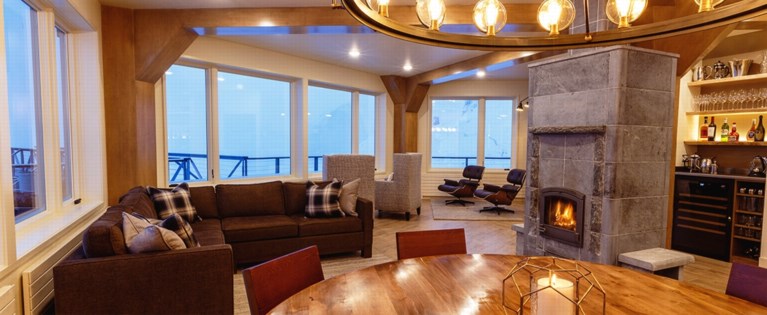 Dit hotel laat je overnachten in het midden van ijsbergen