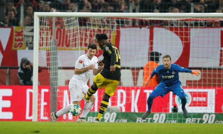 Michy Batshuayi scoort tweemaal bij debuut en verovert meteen alle harten bij Borussia Dortmund