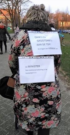 Carnavalesk protest tegen hoge pensioenleeftijd leraren