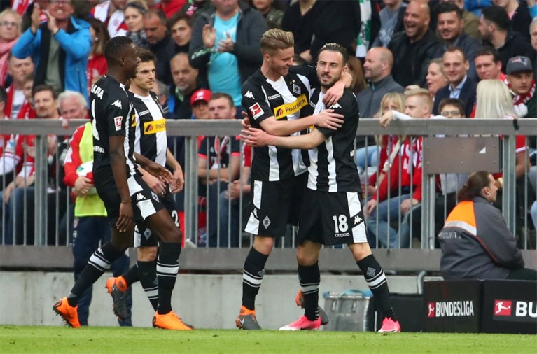 Bayern komt vroeg op achterstand, maar redt met riante zege titelfeestje in eigen stadion