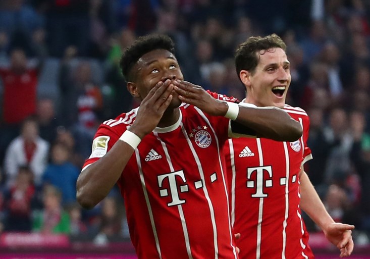 Bayern komt vroeg op achterstand, maar redt met riante zege titelfeestje in eigen stadion