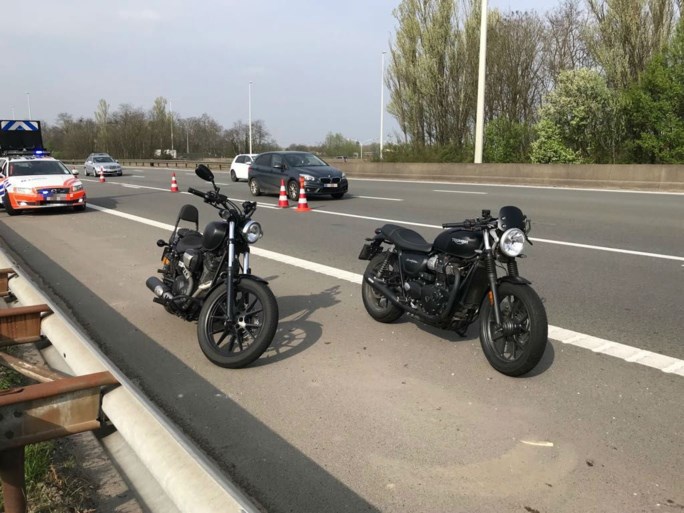 Echtpaar raakt zwaargewond op E19 nadat motoren in elkaar haken
