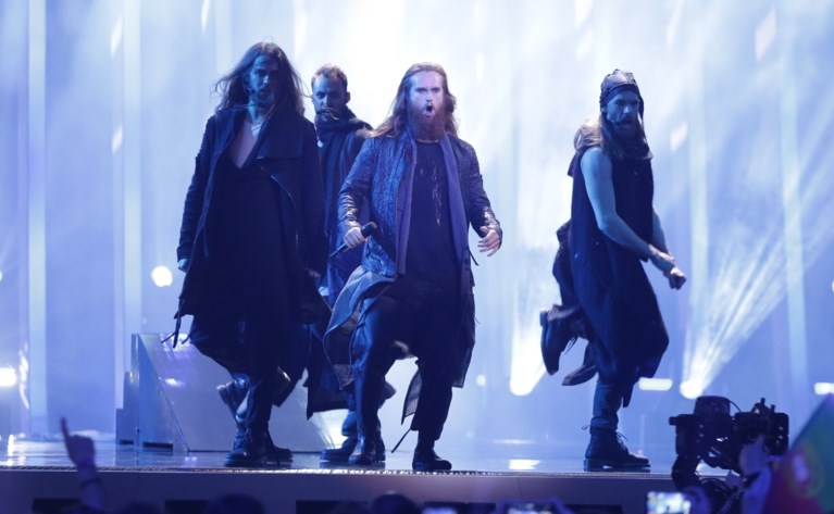 Onze stylist keurt de outfits op het Songfestival: “Alsof ze iemand uit de Carré hebben geplukt”