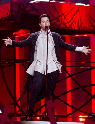Onze stylist keurt de outfits op het Songfestival: “Alsof ze iemand uit de Carré hebben geplukt”