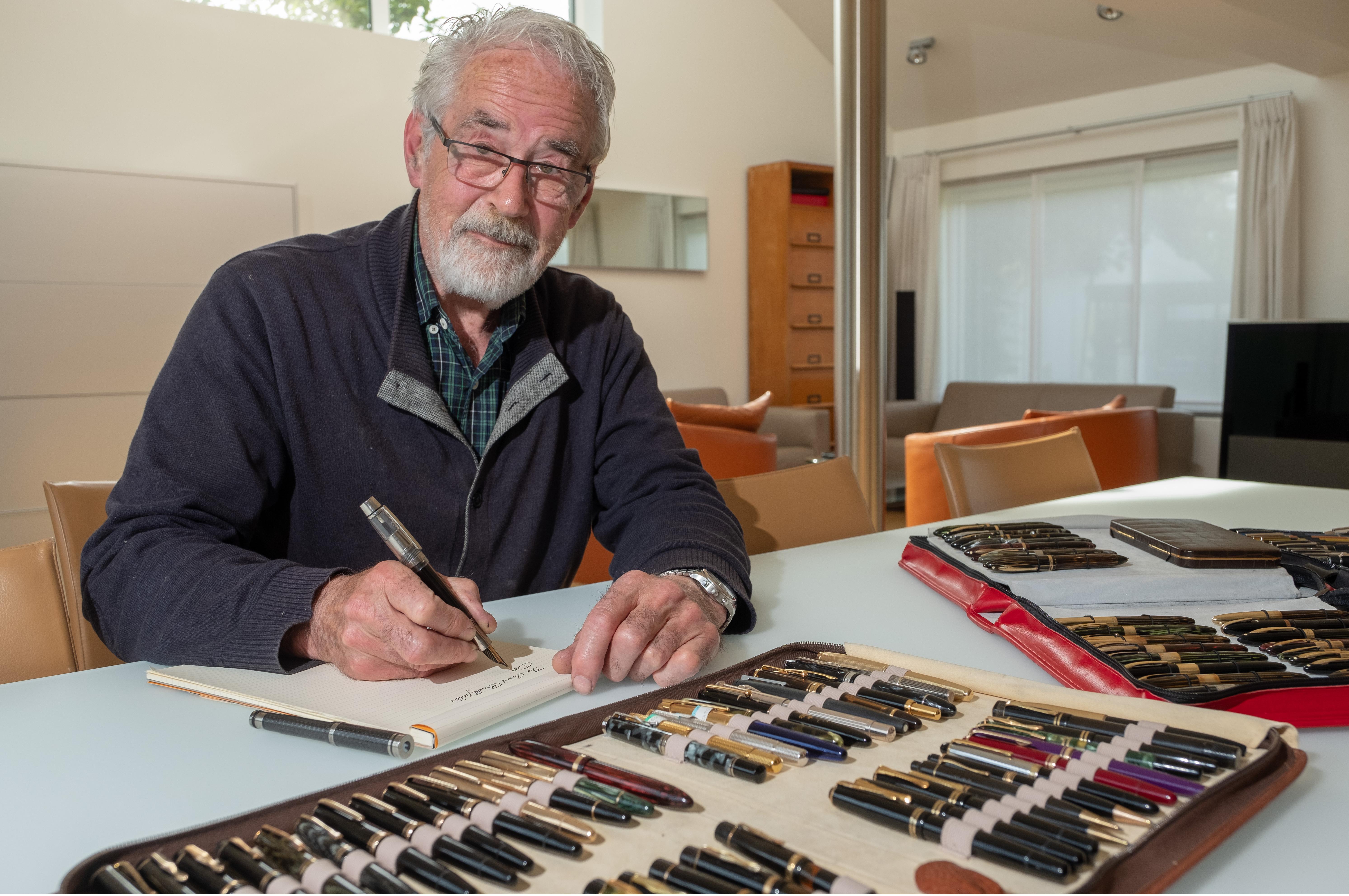 Malawi brandwond Krankzinnigheid Francis (73) heeft verzameling van 400 exemplaren: “Mijn duurste vulpen?  Een Montblanc van 5.000 euro” (Sint-Niklaas) | Gazet van Antwerpen Mobile