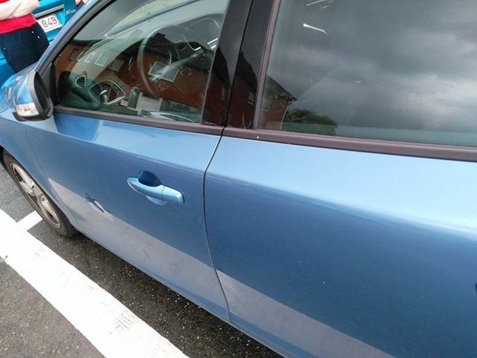VIDEO. Bestelwagen rijdt BMW van de baan in Diepenbeek