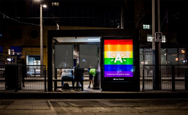 Antwerpen ontwaakt in kleuren van regenboog