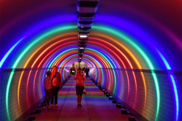 Antwerpen ontwaakt in kleuren van regenboog