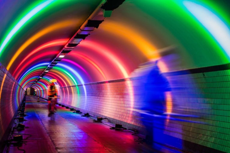 Antwerpen ontwaakt in kleuren van regenboog