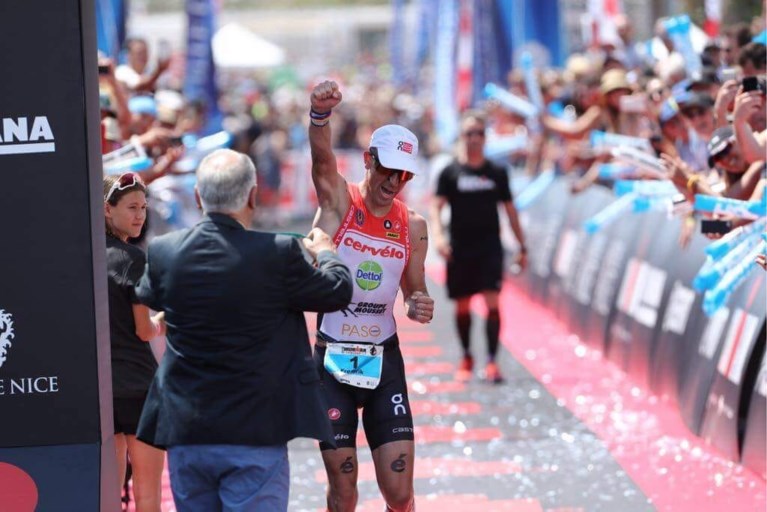 Triatleet Van Lierde wint voor de vijfde keer Ironman Nice en wordt mede-recordhouder: