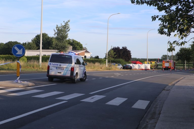 Man en kind (8) komen om het leven bij verkeersongeval, twee andere kinderen zwaargewond