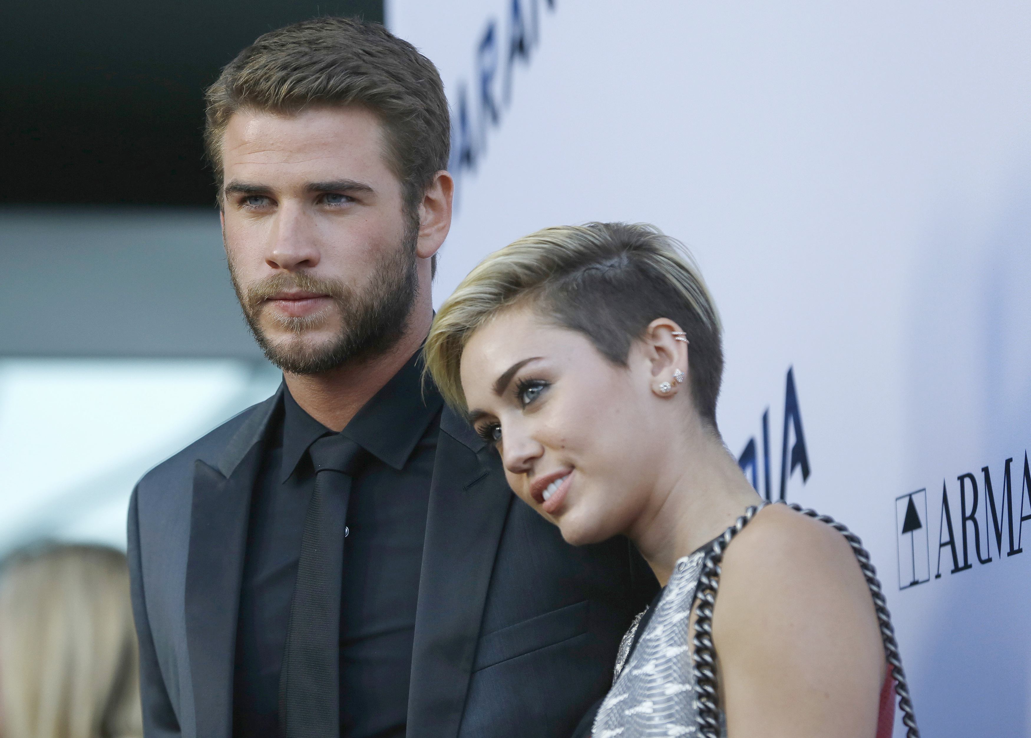 Overwinnen Kerel spiraal Miley Cyrus en Liam Hemsworth lijken met een 'vrolijk' filmpje breuk te  ontkennen | Gazet van Antwerpen Mobile