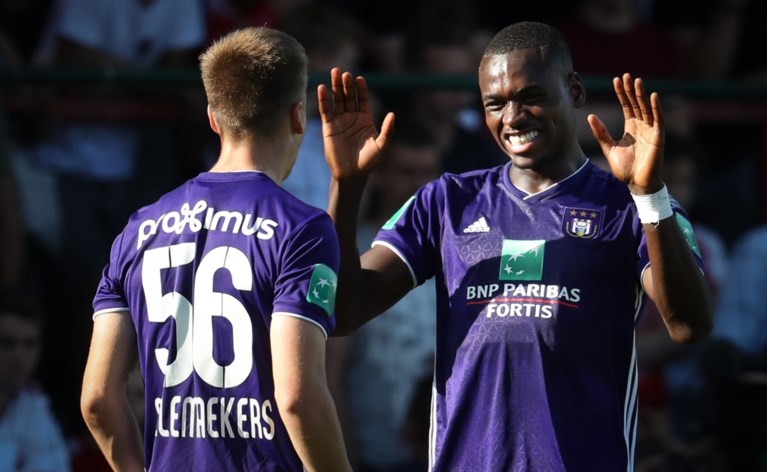 Vernieuwd Anderlecht wint makkelijk in Kortrijk, Santini scoort meteen hattrick tegen ex-club