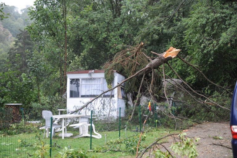 Onweer veroorzaakte vooral schade in Wallonië: minitornado en verschillende scoutskampen ontruimd