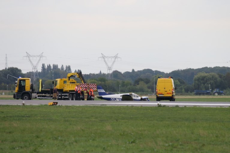 Leerling-pilote crasht met vliegtuigje op luchthaven Deurne: landingsbaan vrijgegeven